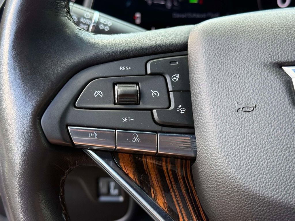 Used 2024 Cadillac Escalade ESV Luxury AWD/4WD image 34