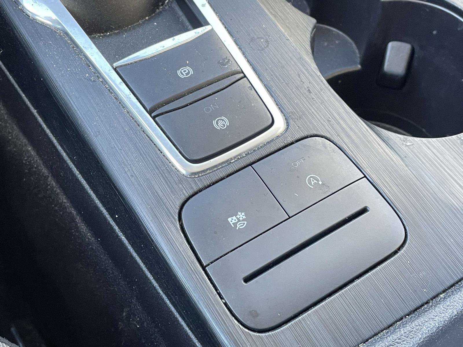 Used 2022 Ford Escape SE w/ SE Sport Appearance Package image 8