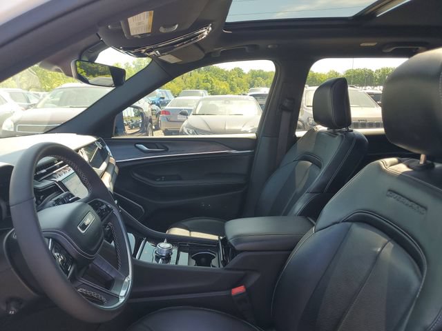 Used 2023 Jeep Grand Cherokee Overland w/ MOPAR Finishing Package AWD/4WD image 11