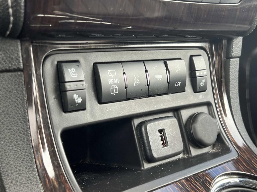 Used 2016 Chevrolet Traverse LTZ FWD image 21
