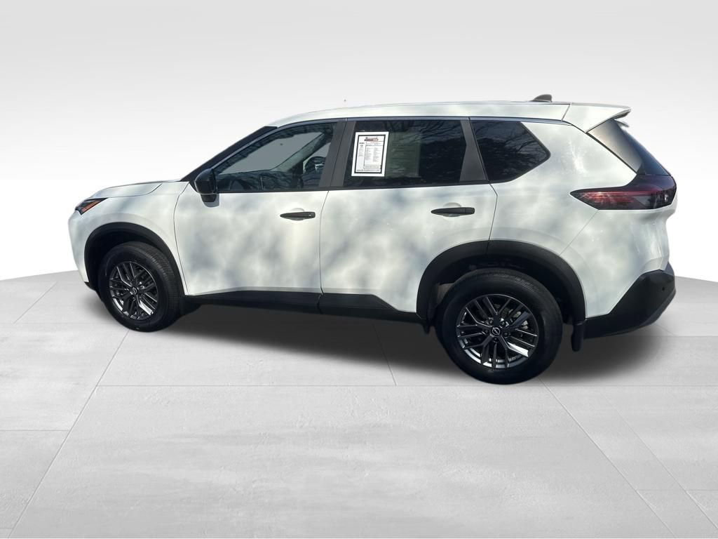 Used 2023 Nissan Rogue S image 8