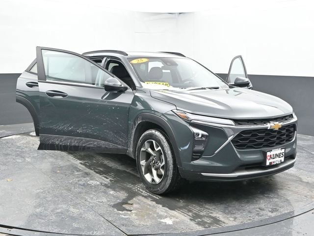 Used 2025 Chevrolet Trax LT image 50