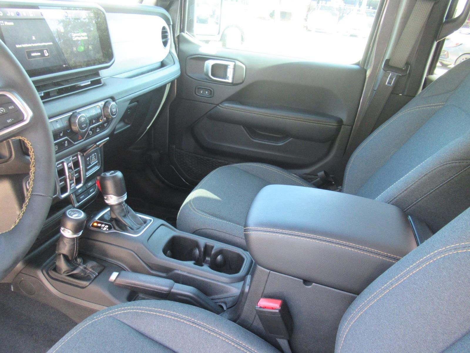 Certified 2024 Jeep Wrangler Unlimited Sahara w/ Safety Group AWD/4WD image 17