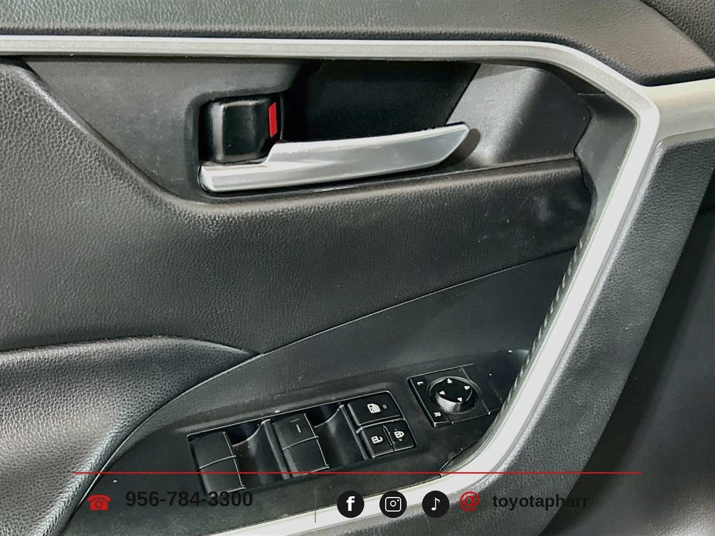 Used 2020 Toyota RAV4 XLE FWD image 16
