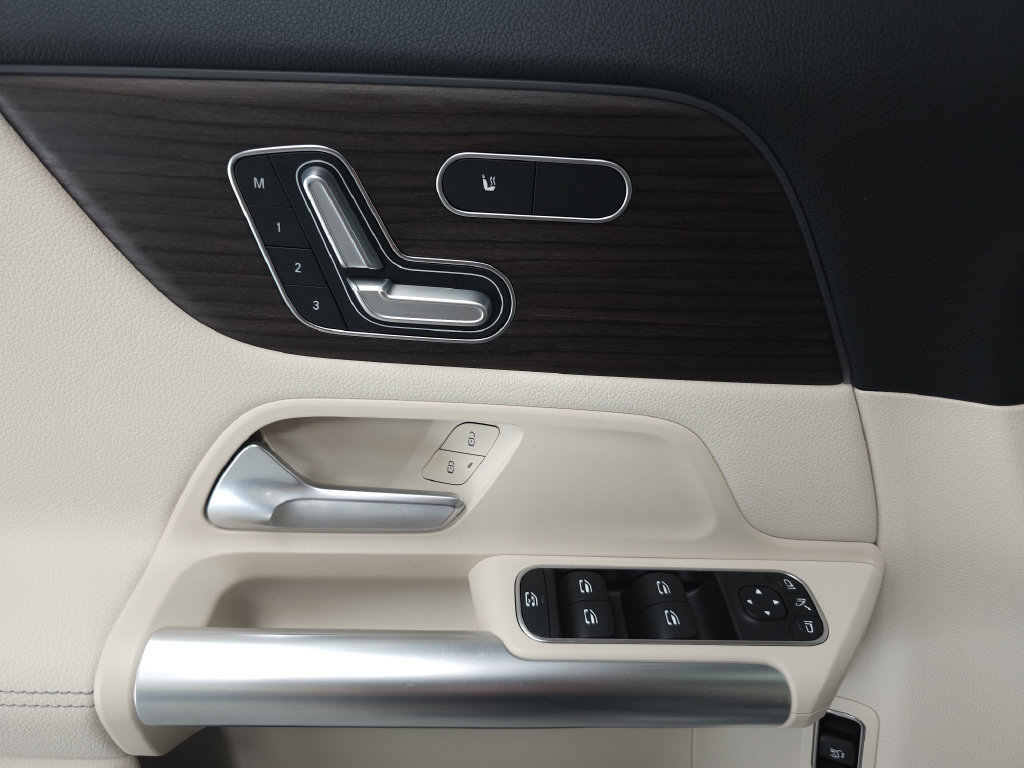Certified 2026 Mercedes-Benz GLA 250 4MATIC image 6