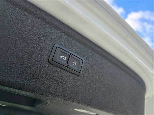 Used 2025 Audi Q5 e Premium Plus w/ Premium Plus Package image 18