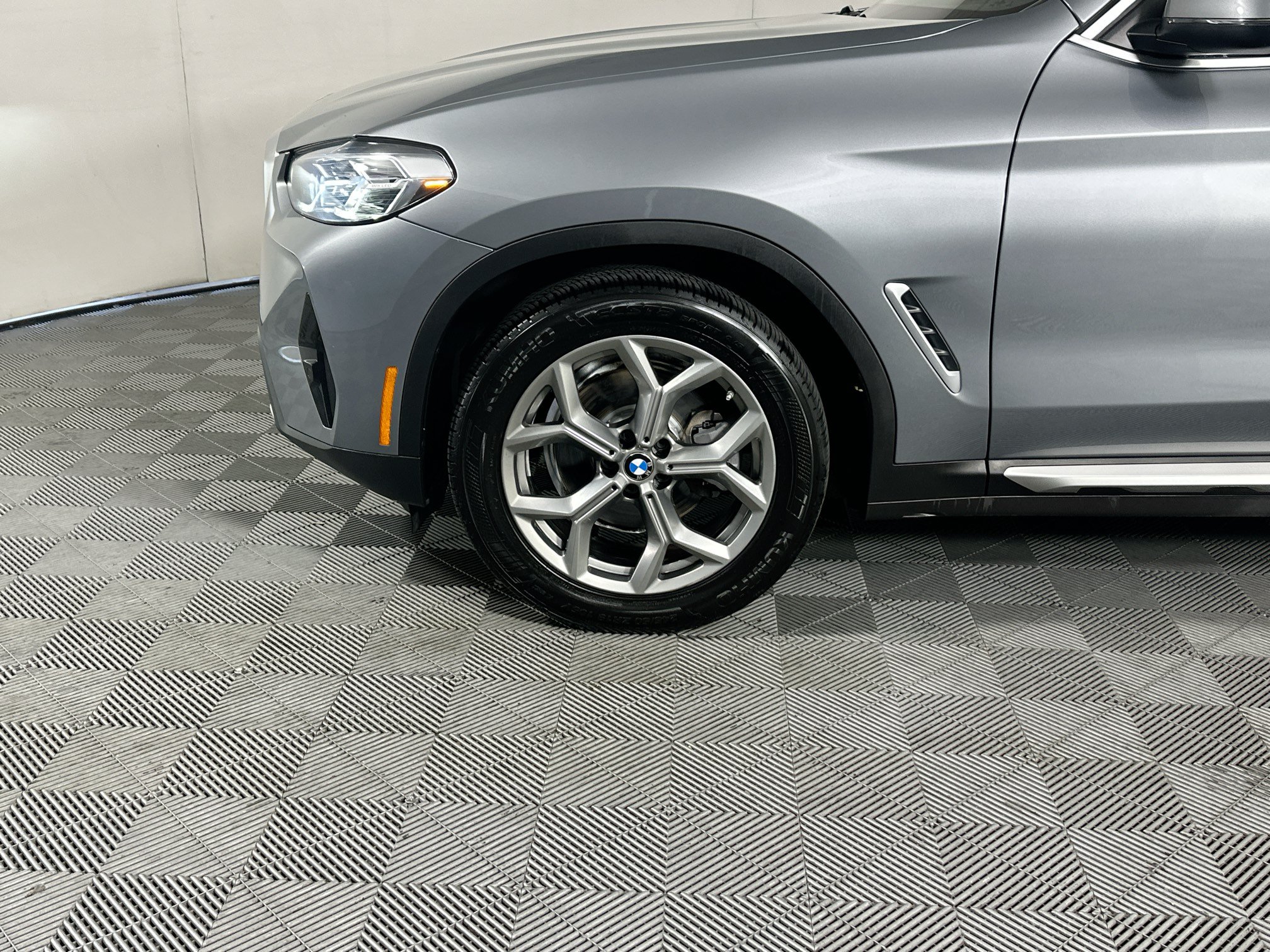 Used 2024 BMW X3 sDrive30i w/ Convenience Package RWD image 11