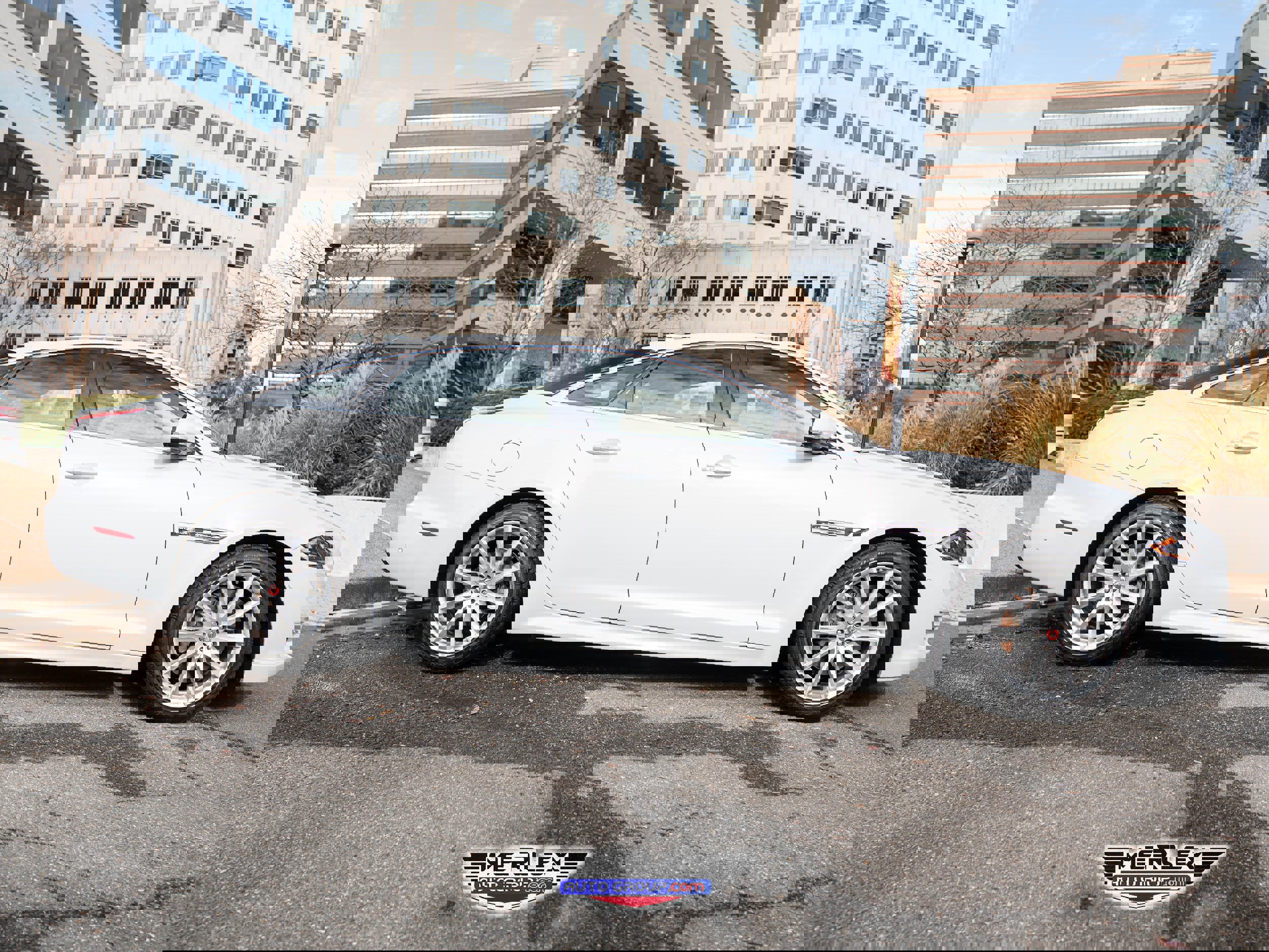 Used 2019 Jaguar XJ R-Sport image 8