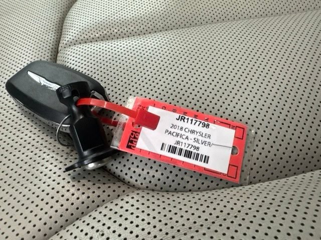 Used 2018 Chrysler Pacifica Limited FWD image 31