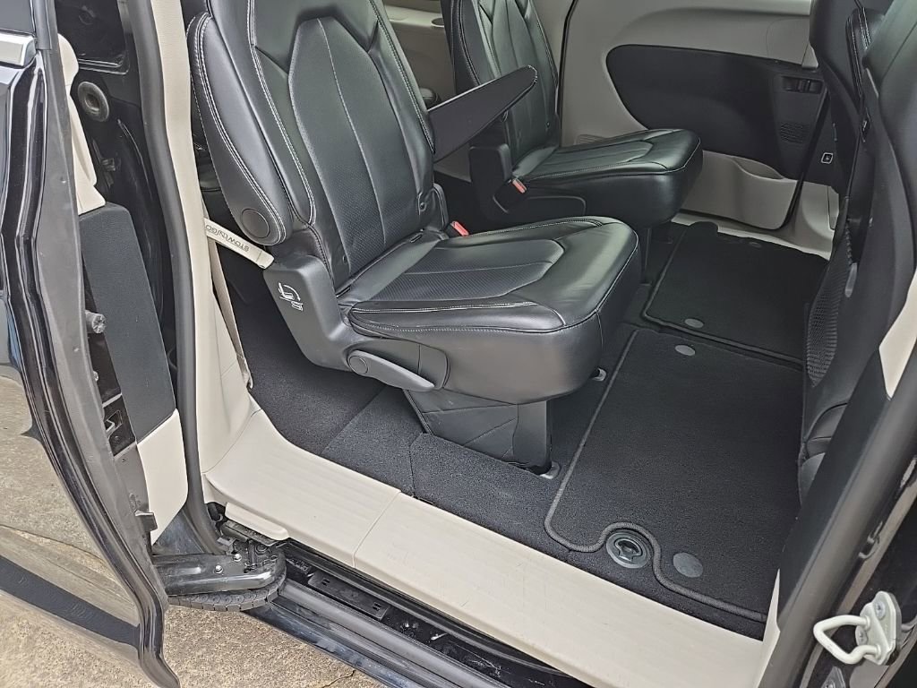 Used 2024 Chrysler Pacifica Touring-L image 73