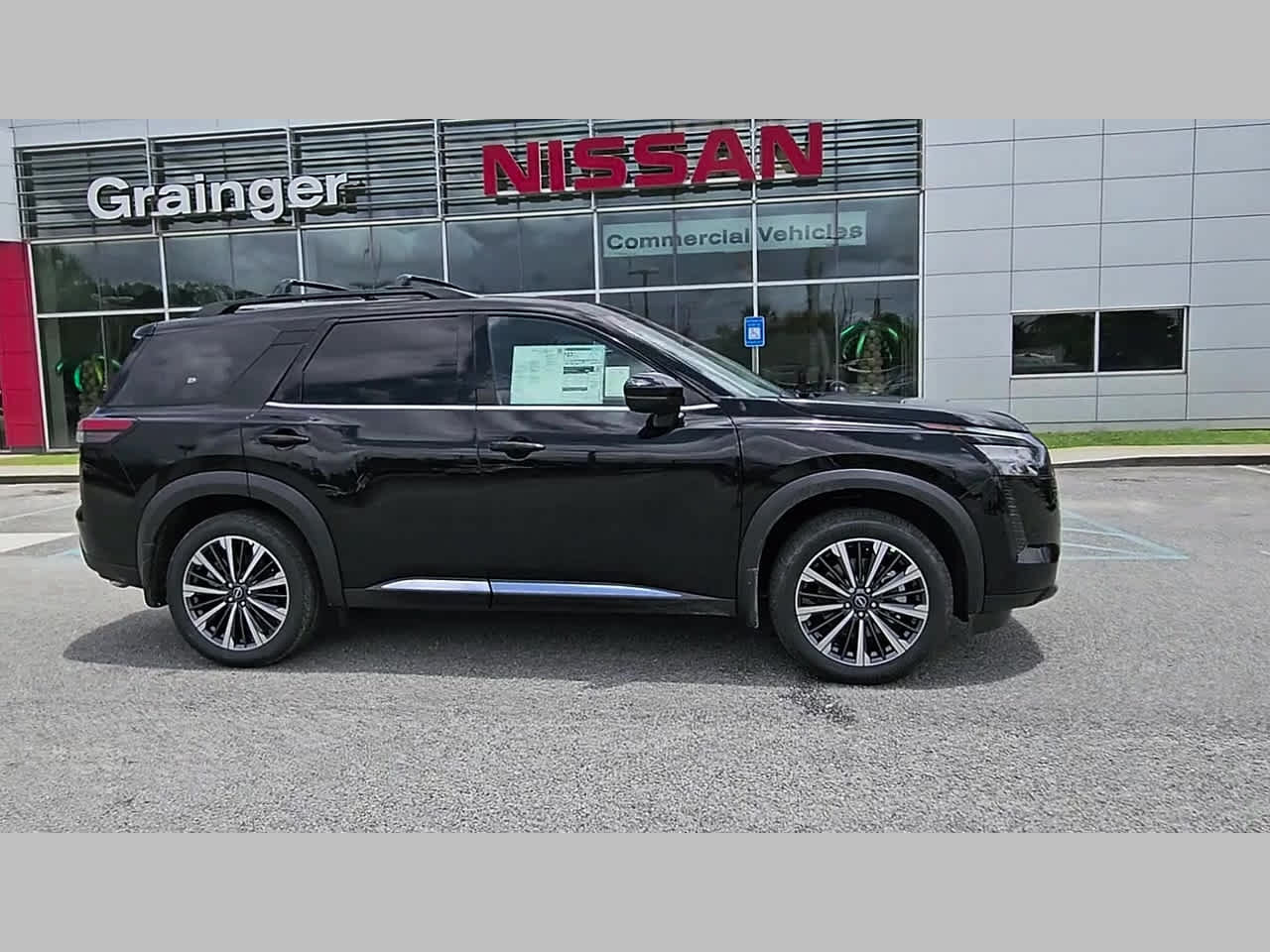 New 2026 Nissan Pathfinder Platinum FWD image 35