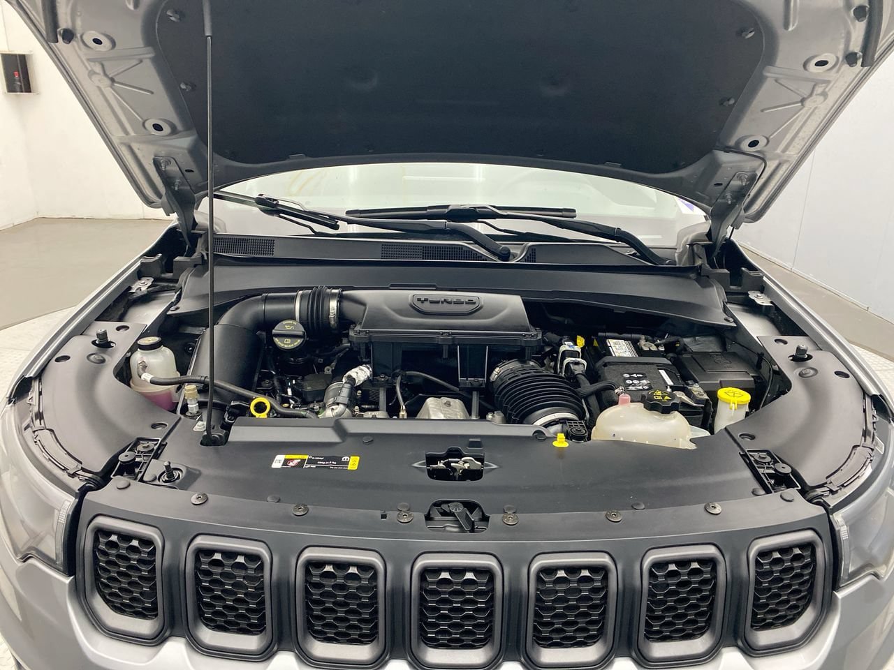 Used 2023 Jeep Compass Trailhawk w/ Trailhawk Convenience Group AWD/4WD image 11