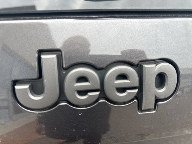 Used 2022 Jeep Cherokee Trailhawk AWD/4WD image 38