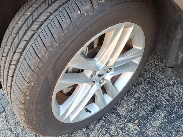 Used 2017 Ford Explorer Limited w/ Equipment Group 301A FWD image 15