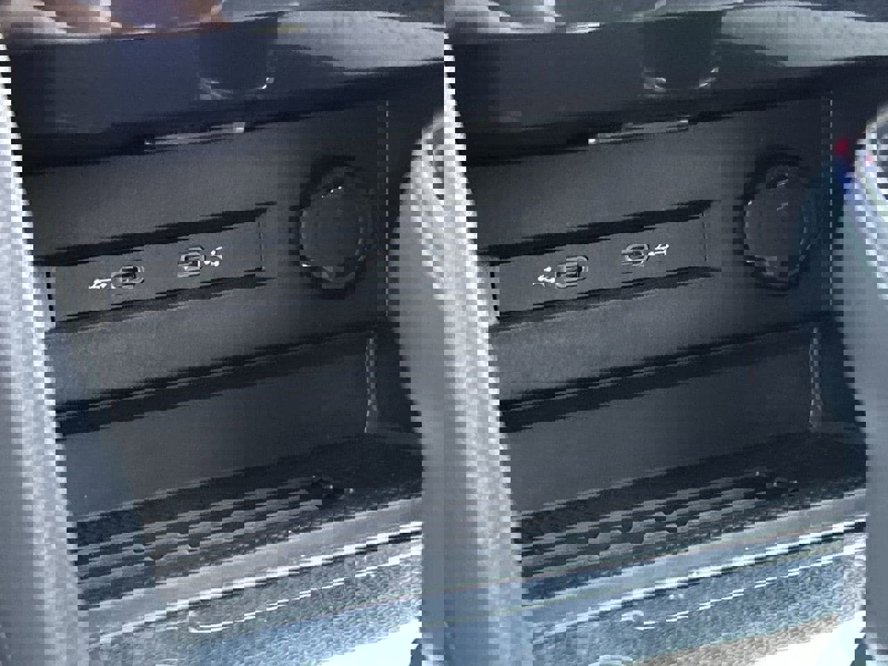 Certified 2025 Volkswagen Taos SE w/ Panoramic Sunroof Package FWD image 25