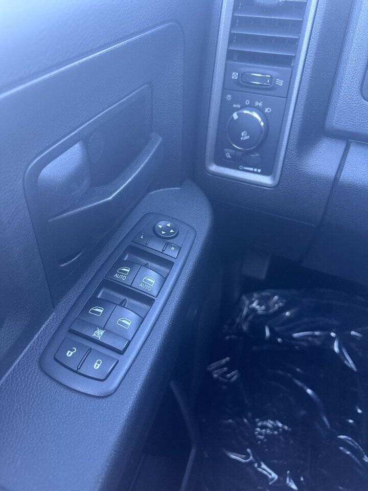 Used 2016 RAM 1500 Express AWD/4WD image 18