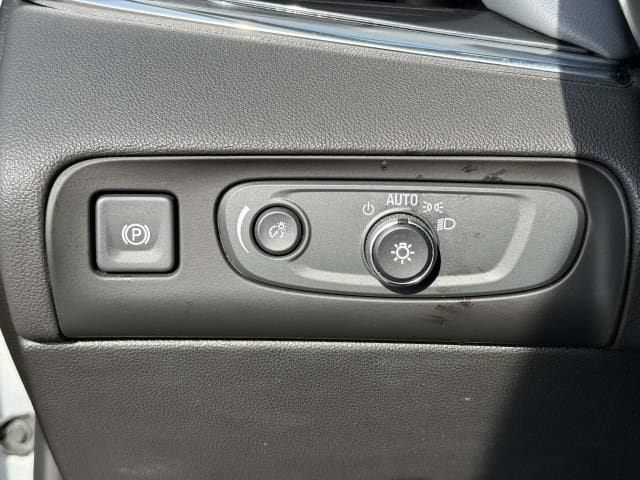 Used 2020 Buick Enclave Essence FWD image 21