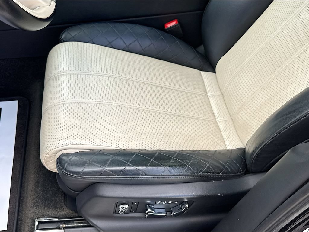 Used 2018 Bentley Bentayga AWD/4WD image 21