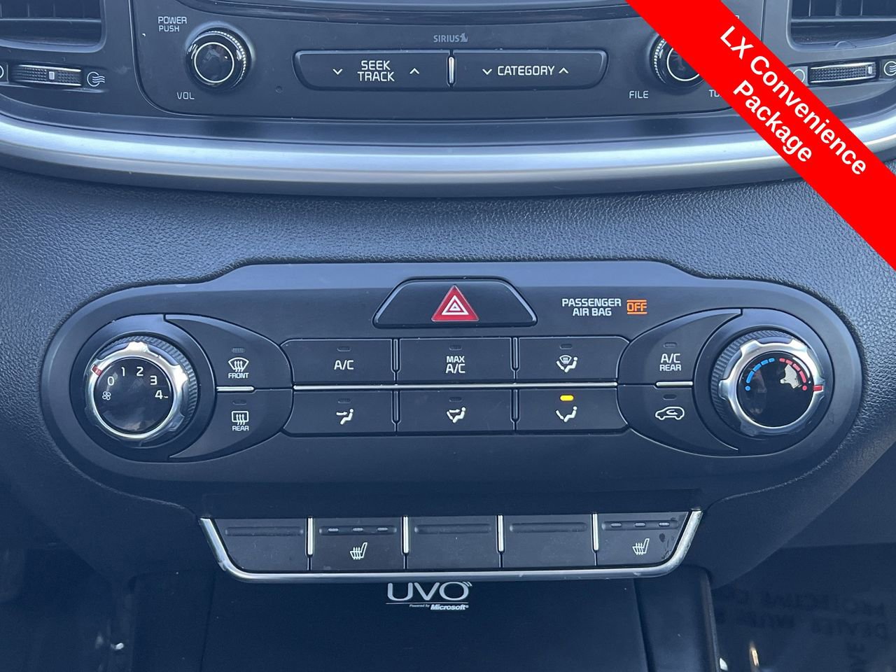 Used 2016 Kia Sorento LX w/ LX Convenience Package image 4