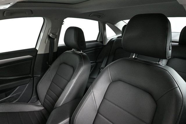 Used 2021 Volkswagen Jetta SE image 5