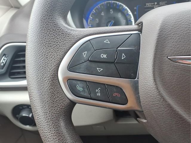 Used 2017 Chrysler Pacifica Touring w/ Tire & Wheel Group FWD image 15