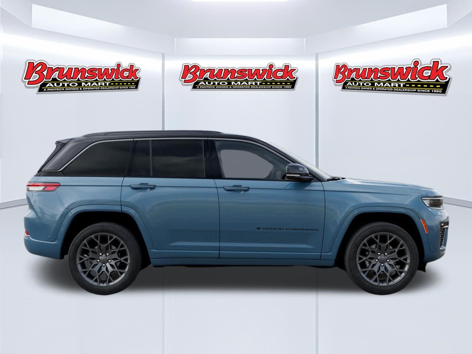 New 2026 Jeep Grand Cherokee Summit w/ Obsidian Package AWD/4WD image 21