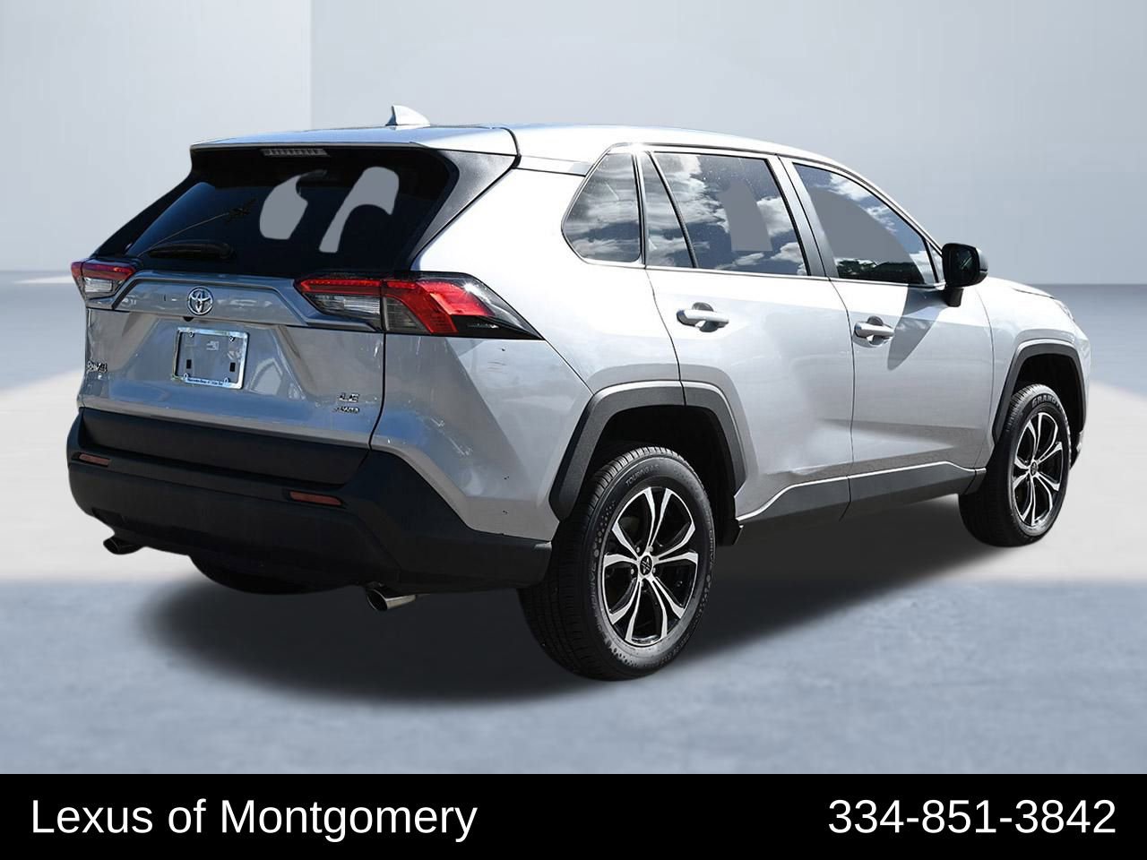 Used 2022 Toyota RAV4 LE image 6