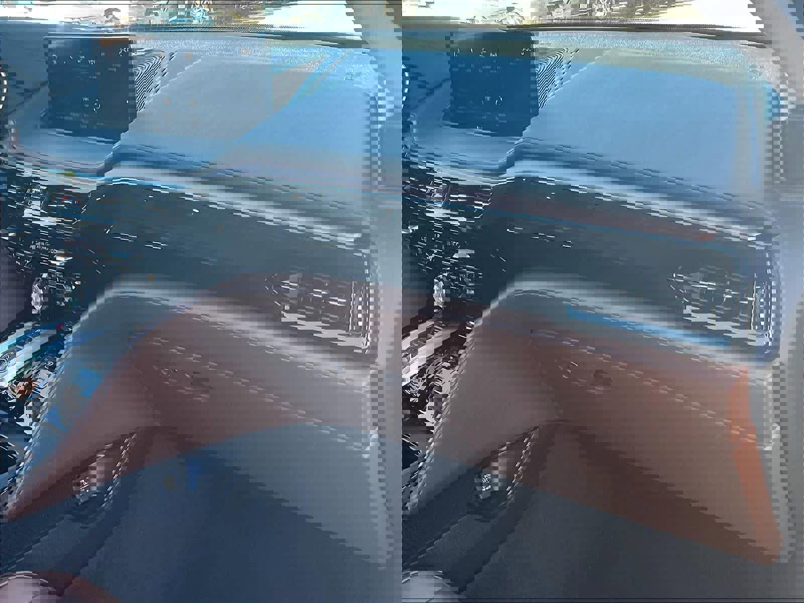 Used 2023 Acura MDX FWD w/ Technology Package image 18