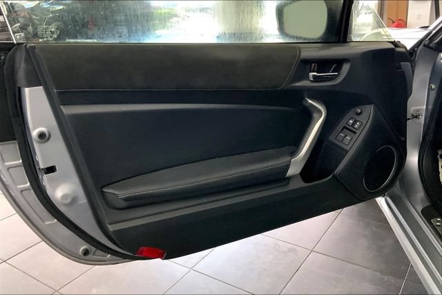 Used 2017 Toyota 86 RWD image 10