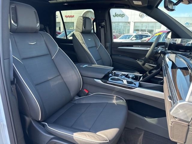 Certified 2026 Cadillac Escalade Luxury w/ LPO, Radiant Package image 30