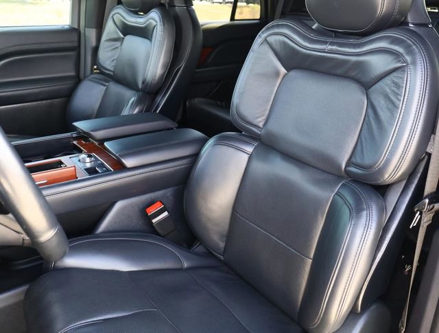 Used 2023 Lincoln Navigator Reserve image 14