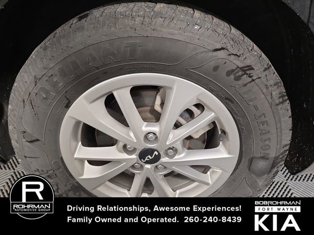 Used 2022 Kia Carnival LX image 11