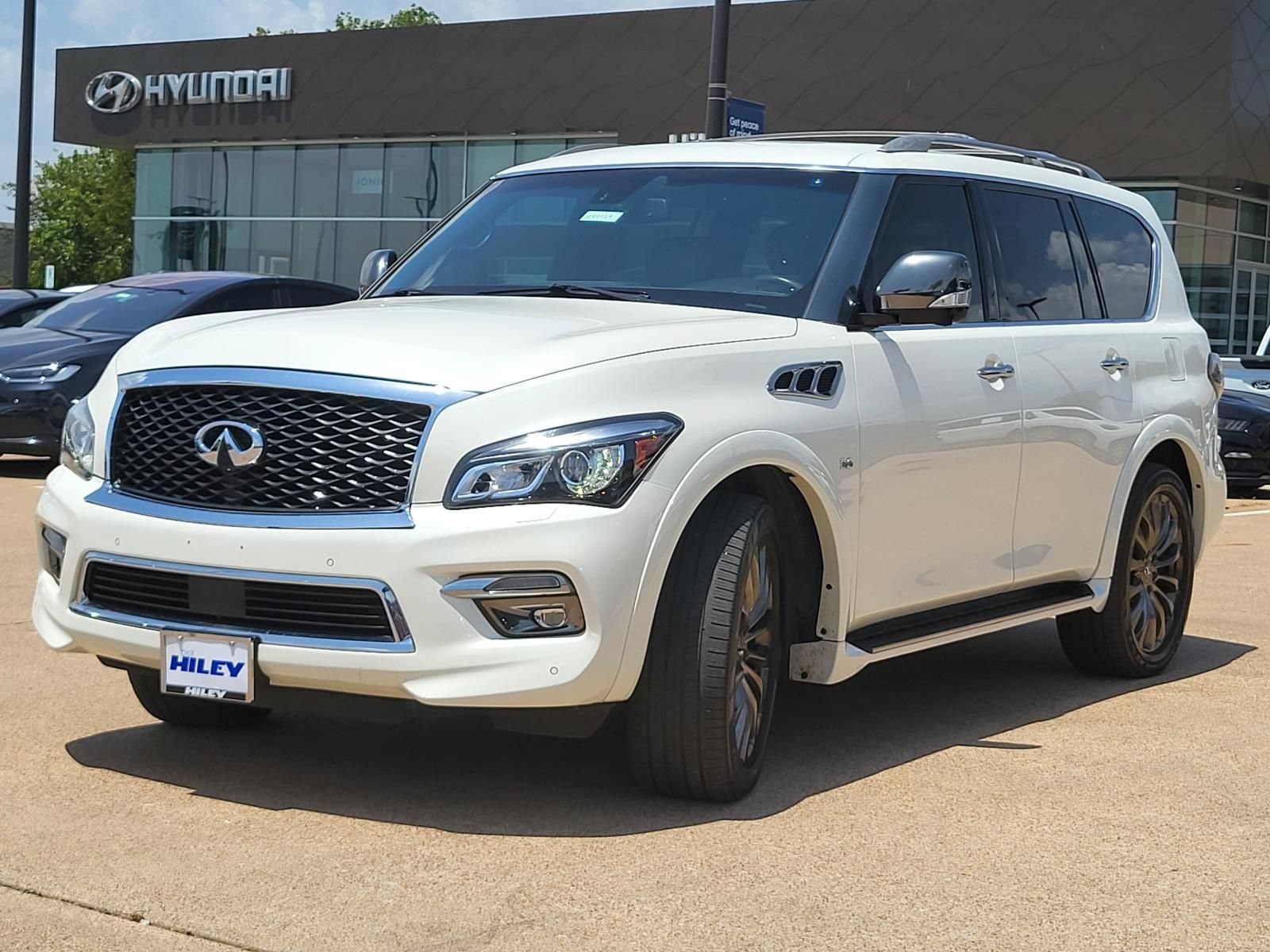 Used 2015 INFINITI QX80 4WD w/ Limited Package image 2