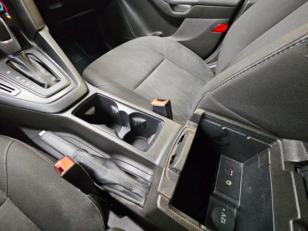 Used 2016 Ford Focus SE image 32