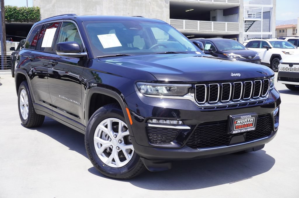 Used 2023 Jeep Grand Cherokee Limited w/ Trailer Tow Prep Group (B) AWD/4WD image 2