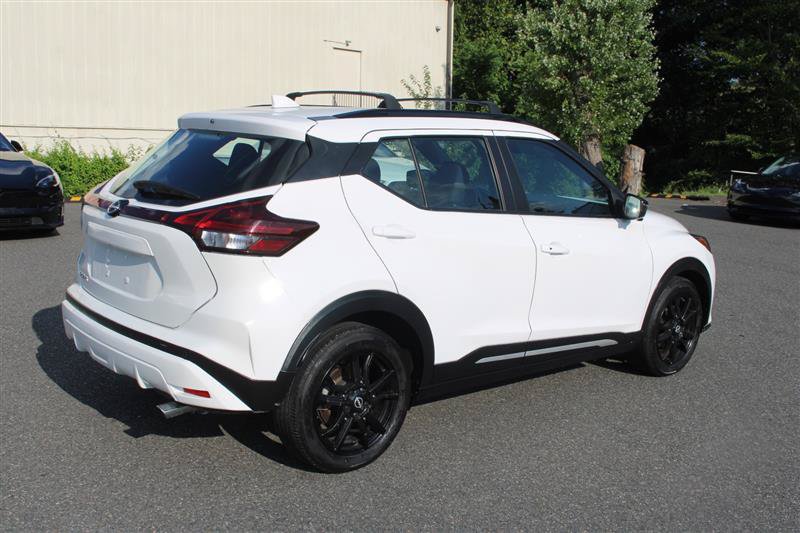 Used 2023 Nissan Kicks SR w/ Interior Electronics Package FWD image 8
