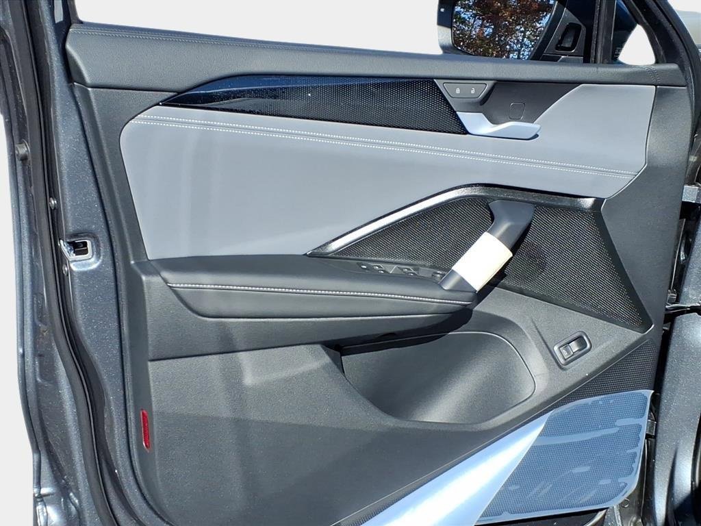 New 2026 Volkswagen Tiguan SE image 8