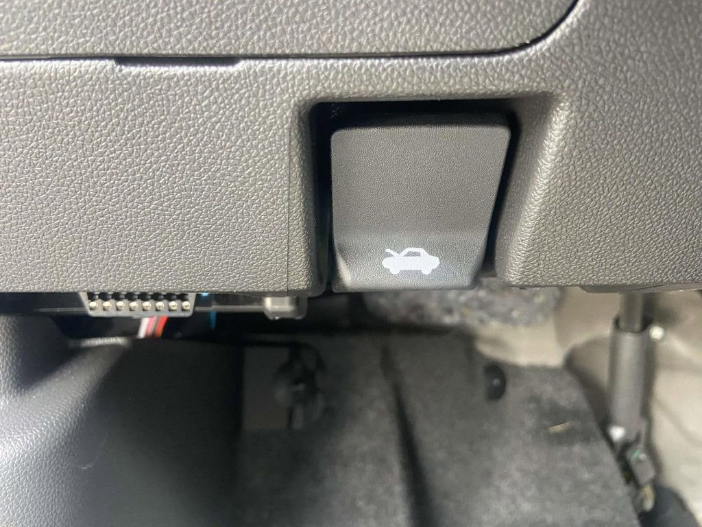 Used 2025 Chevrolet Trax ACTIV w/ Driver Confidence Package image 30