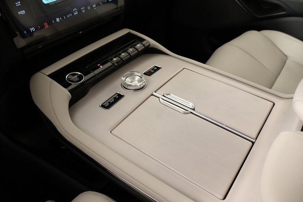 New 2025 Lincoln Navigator Reserve image 8