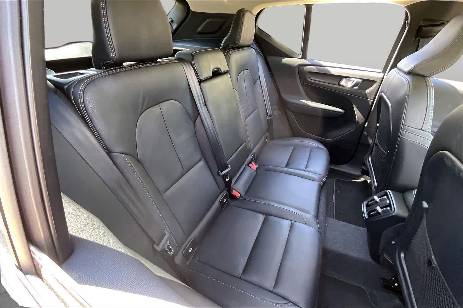 Used 2026 Volvo XC40 B4 Core FWD image 21