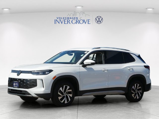 Used 2025 Volkswagen Tiguan S AWD/4WD image 3