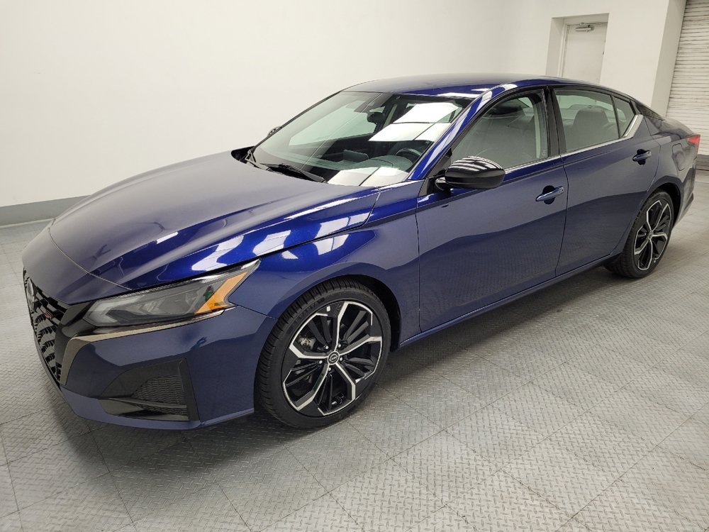 Used 2024 Nissan Altima 2.5 SR FWD image 2
