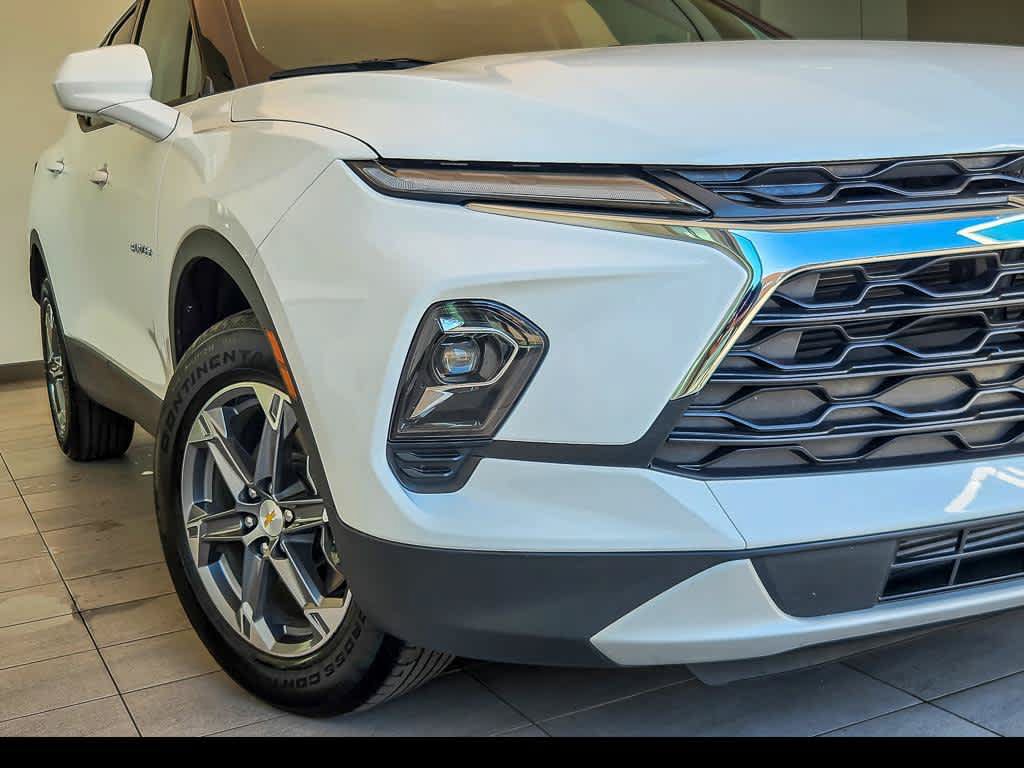 Used 2025 Chevrolet Blazer LT FWD image 4