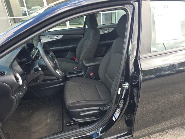 Used 2024 Kia Forte LX FWD image 9
