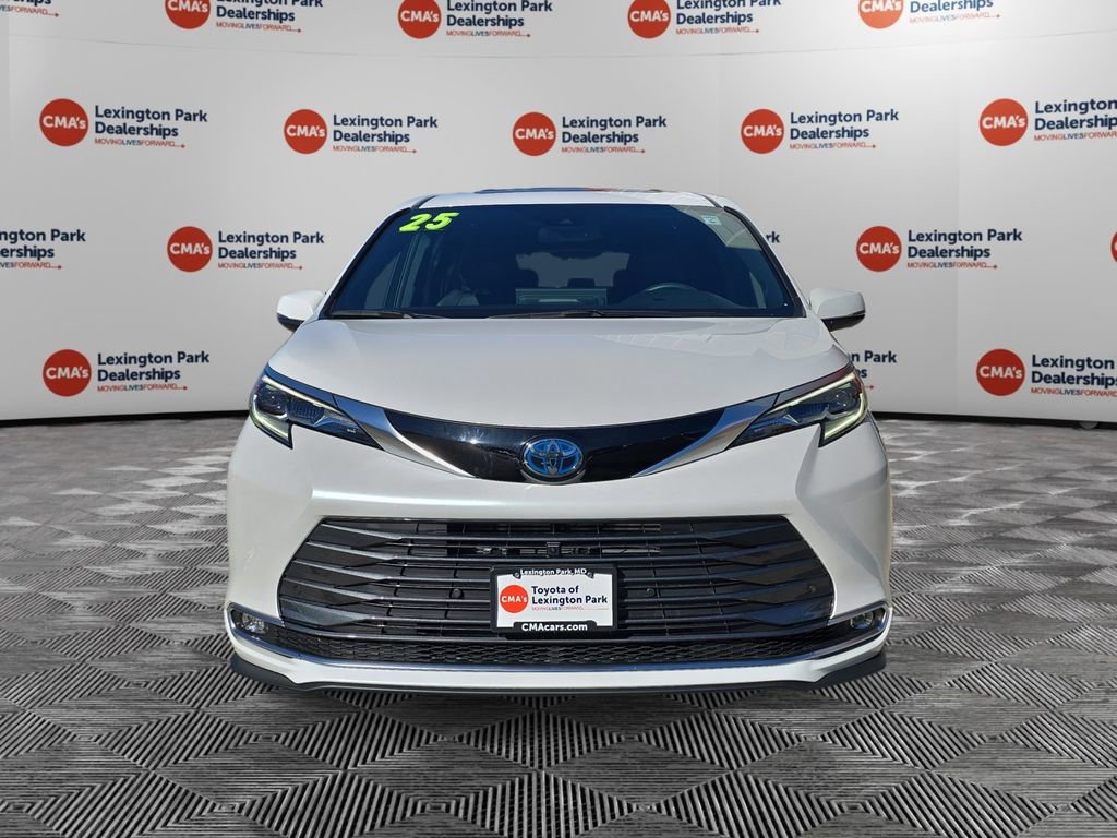Used 2025 Toyota Sienna Platinum image 2