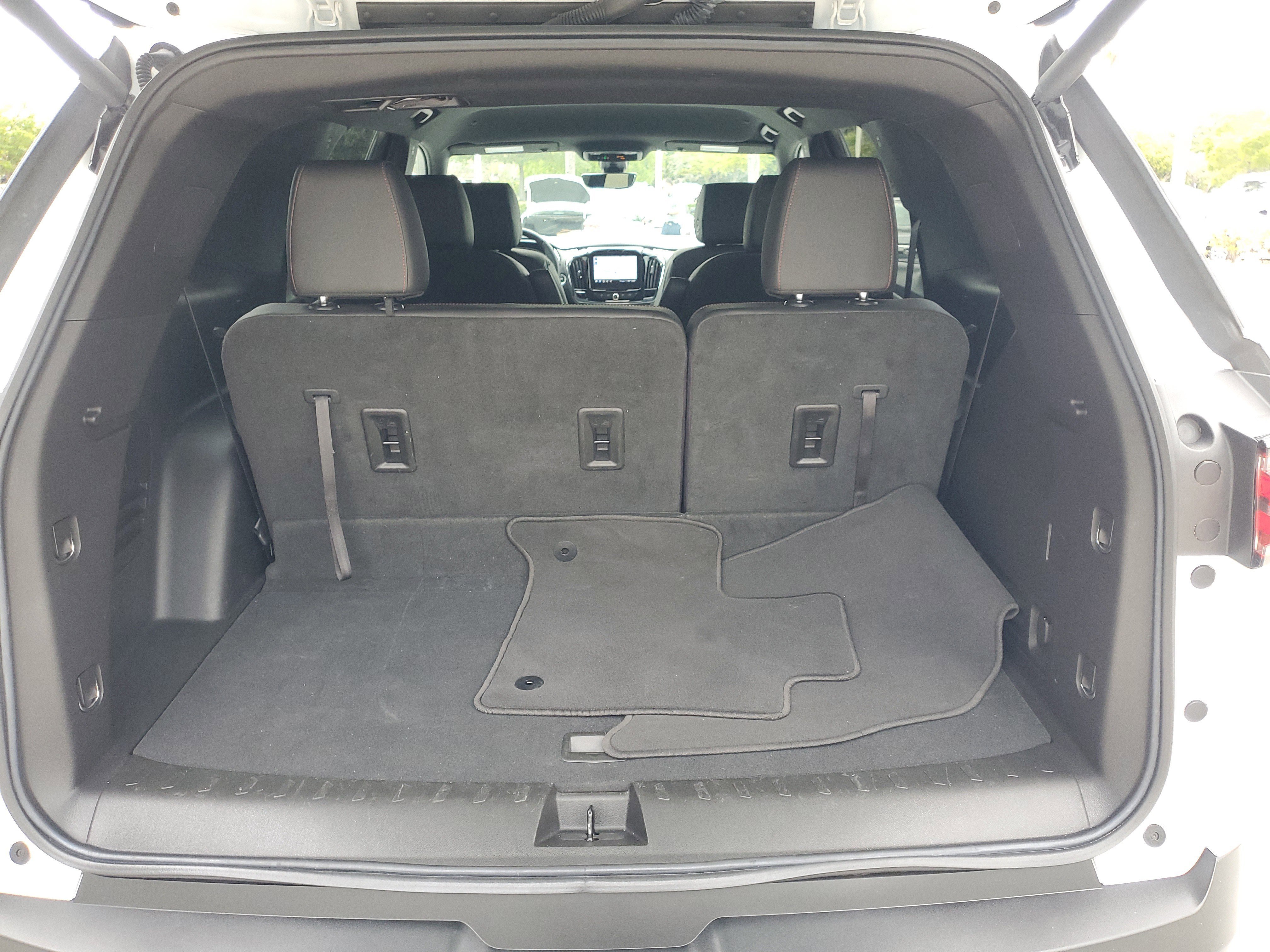 Used 2023 Chevrolet Traverse RS image 11