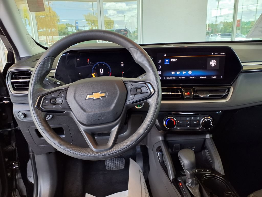 Used 2025 Chevrolet TrailBlazer LT FWD image 19