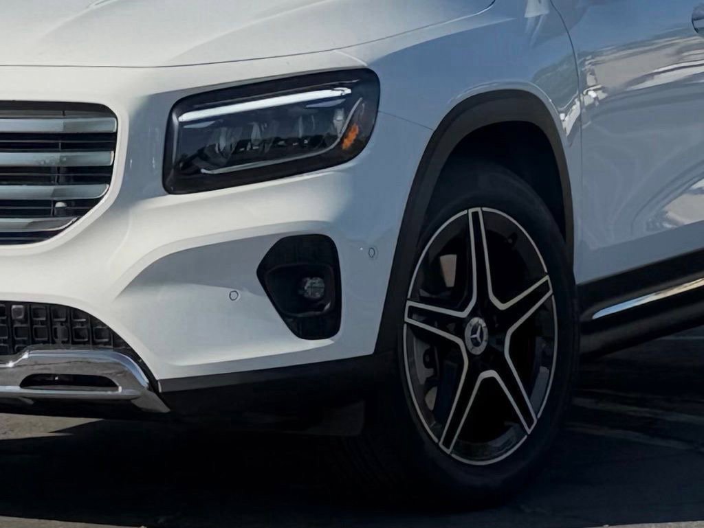 New 2026 Mercedes-Benz GLB 250 image 4