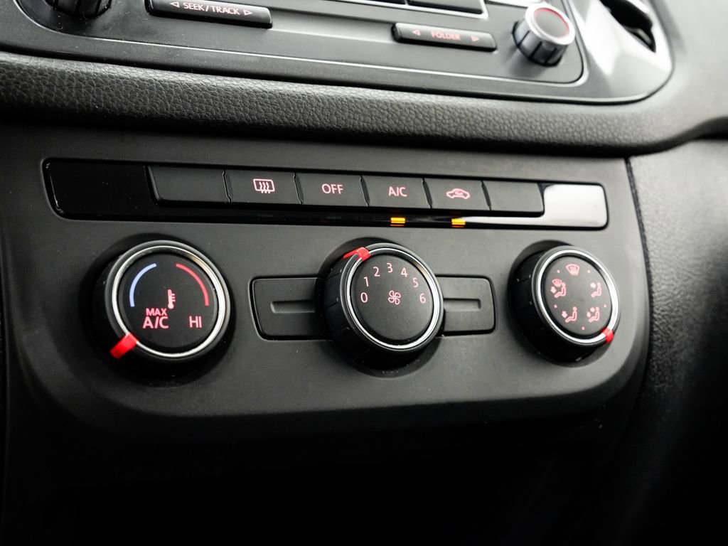 Used 2013 Volkswagen Tiguan S image 17