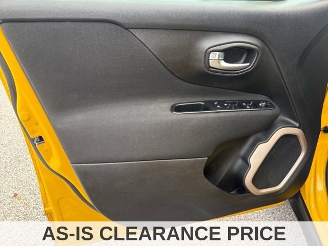 Used 2016 Jeep Renegade Latitude w/ Cold Weather Group FWD image 23